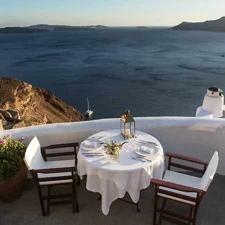 Perivolas Hotel 5*