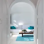 Perivolas Hotell 5*